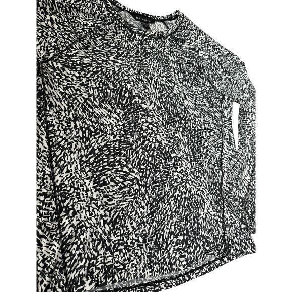 Athleta Ultimate‎ Train Print Long Sleeve Top Black & White Size Medium - Picture 9 of 13